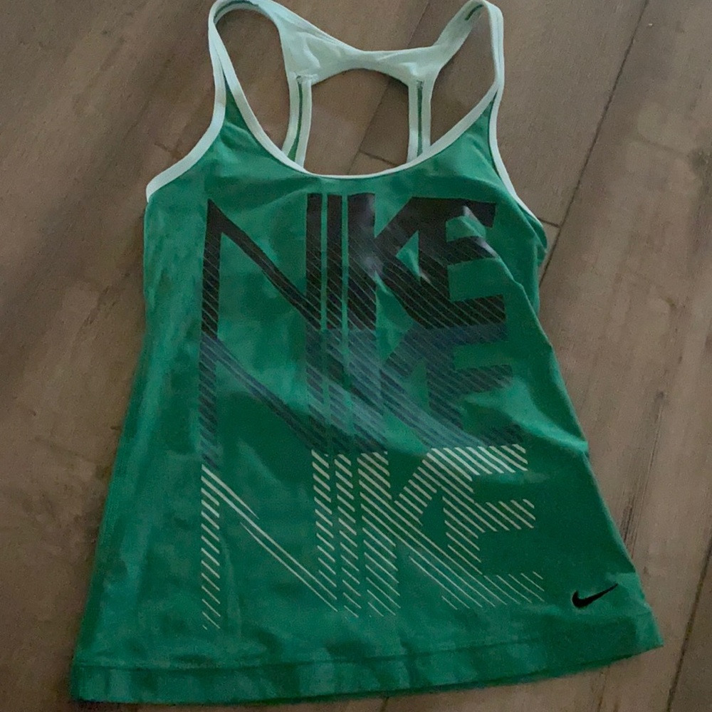Nike Build-in Bra athlete tank top.